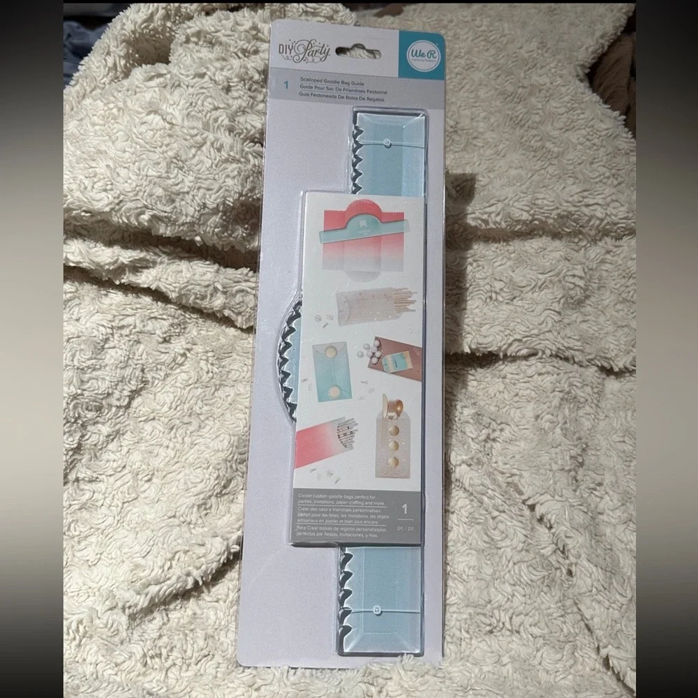 AMERICAN CRAFTS We R Memory Keepers Scalloped Goodie Bag Guide NEW
